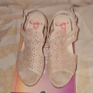 NWB Jellypop Cream Sandals with Perforated Design